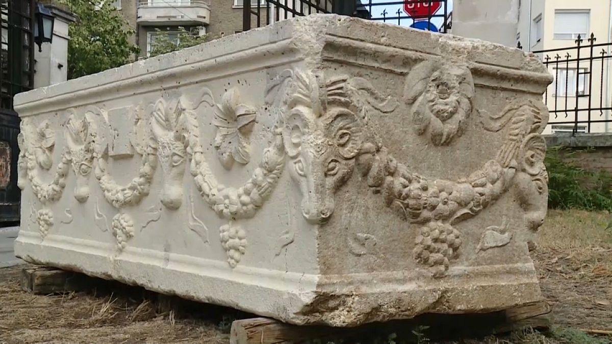 Bulgaristan'da bir sahil barında bulunan lahitin gerçek bir Roma eseri olduğu ortaya çıktı