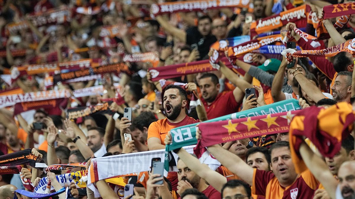 Şampiyonlar Ligi play-off ilk maçında Galatasaray, Young Boys'a deplasmanda 3-2 yenildi.