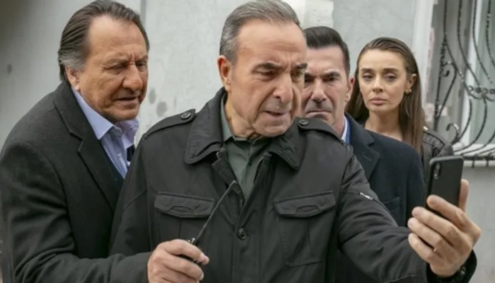 Ara sokaklara düşen yapraklar!  14 yıl sonra o isme veda