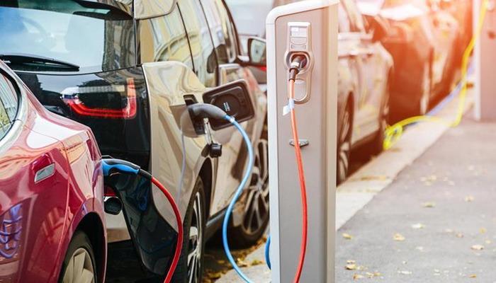 Elektrikli araçlara Sanayi ve Teknoloji Bakanı'ndan tam gaz destek: Hızlı şarj altyapısında yeni hamle!