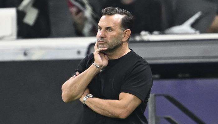 Okan Buruk maç sonu Galatasaraylı ismin devre arası baygınlık geçirdiğini açıkladı!