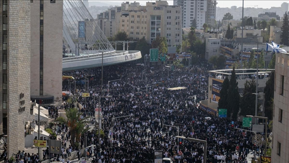 İsrail'de binlerce Ultra Ortodoks Yahudi, zorunlu askerlik karşıtı gösteri düzenliyor