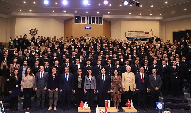 Çanakkale kahramanları zaferin 109. yılında DEÜ'de anıldı - GÜNDEM