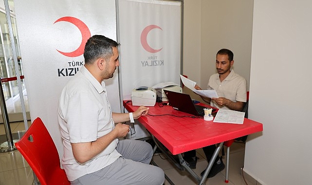 Kan bağışı konusunda farkındalık yaratmak amacıyla belediye hizmet binasına giden Selçuklu Belediyesi personeli, Kızılay Gezici Kan Merkezi'ne kan bağışında bulundu - SAĞLIK