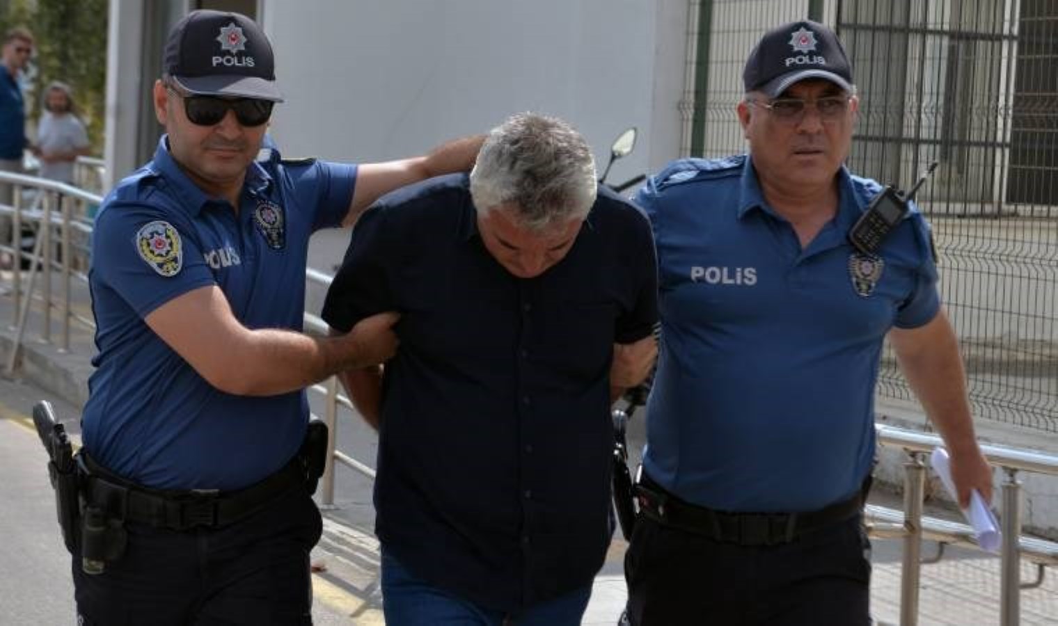 Aile hekimini dövüp ağır yaralayan zanlı adliyede - Son Dakika Türkiye Haberleri