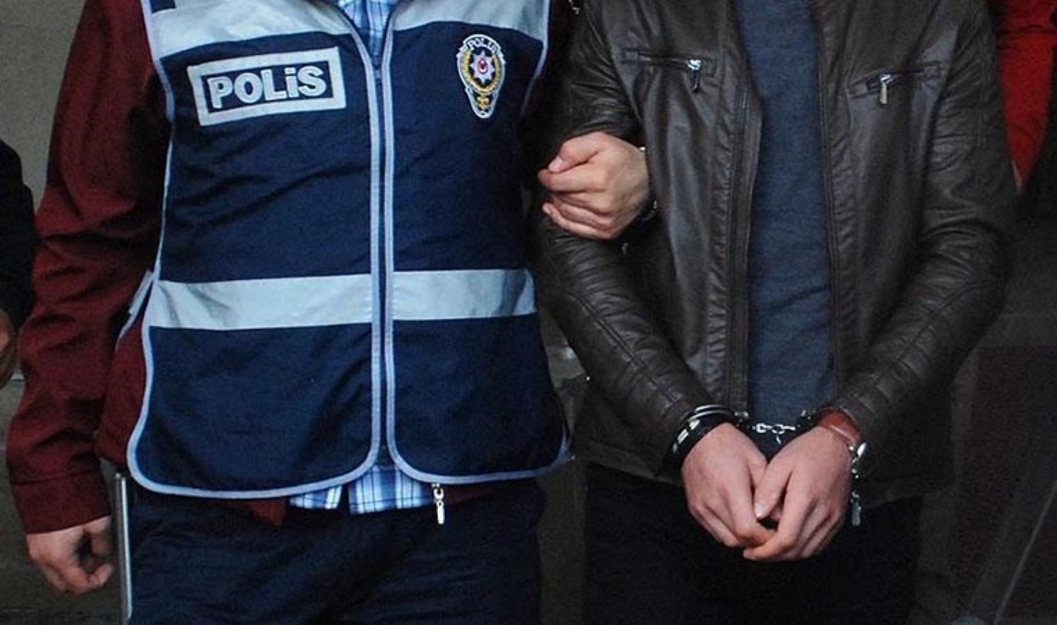 İzmir merkezli kaçakçılık operasyonunda 3 kişi tutuklandı - Son Dakika Türkiye Haberleri