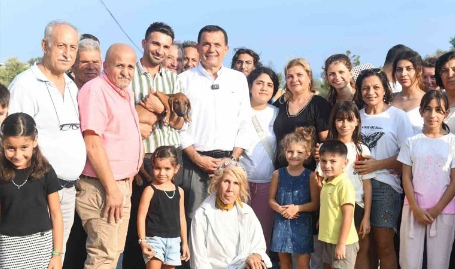Site sakinleri sokak köpeğini sahiplendi - Son Dakika Türkiye Haberleri