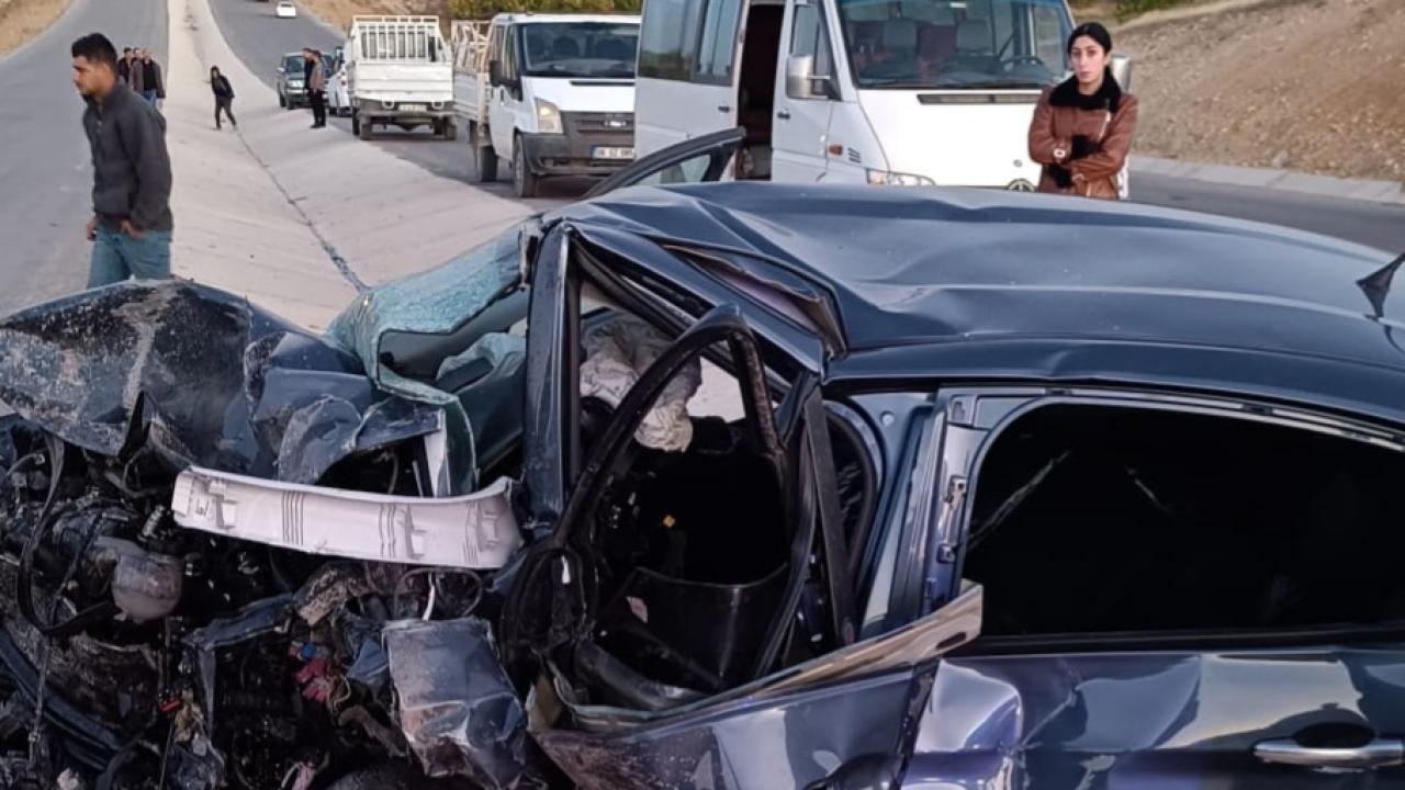 Malatya'da iki otomobil çarpıştı: 3 ölü, 4 yaralı