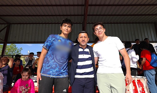 Nevşehir Belediye Başkanı Rasim Arı, Nevşehir U17 Ligi 2023-2024 Ahmet Yücel futbol sezonu finaline gençlerle katıldı - SPOR
