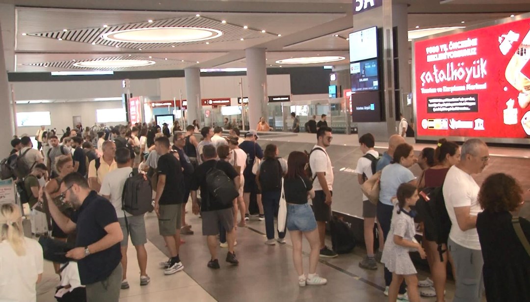 Havalimanlarında uçuş ve yolcu yoğunluğu - Son Dakika Türkiye Haberleri