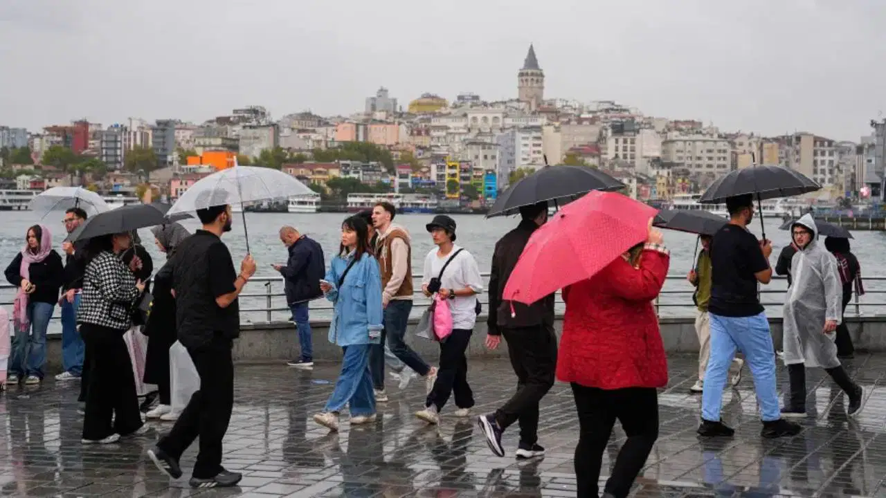 İstanbul için Kuvvetli Yağış ve Fırtına Uyarısı: AKOM’dan Kritik Bilgilendirme