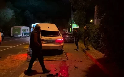 İstanbul Sarıyer'de otomobil park halindeki 6 araca çarptı: Yaralılar var!